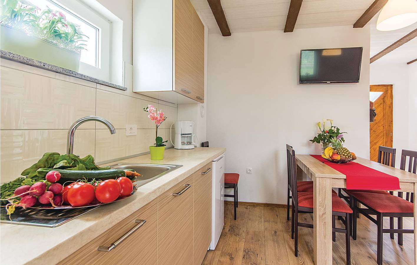 Gezellig appartement met terras, wifi en parkeergelegenheid vlak bij het strand van Barbariga in Grad Vodnjan, Zuidkust Istrië