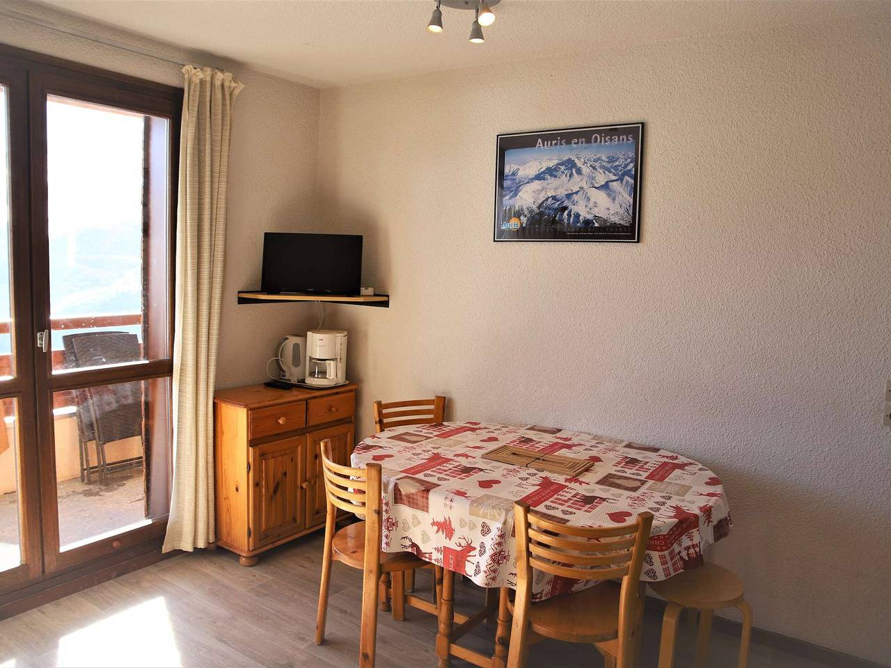 Ganze Wohnung, Gemütliche 2-Zimmer-Kabine, 4 Pers, 400m von den Pisten, Parkplatz inkl. in Auris, Nationalpark Écrins