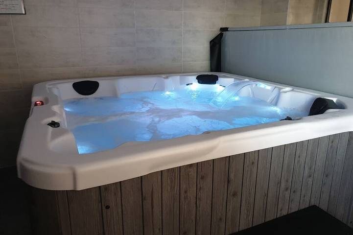 For a weekend or romantic getaway with Jacuzzi and sea view in Gâvres, Côte des Mégalithes