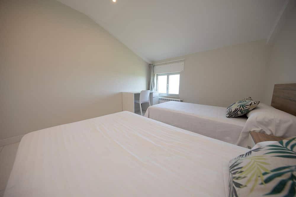 Entire apartment, House On The Beach, Foz in Nois, Foz