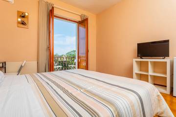 Alojamiento Y Desayuno para 4 Personas en Aci Sant'Antonio, Provincia de Catania, Foto 2