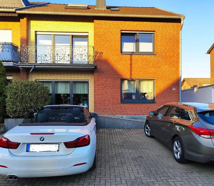 Ferienwohnung für 4 Personen, mit Balkon und Terrasse sowie Garten in Düren
