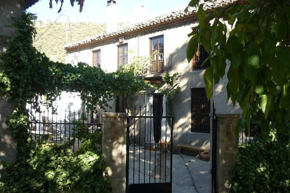 Molino Lorca ofrece un alojamiento en el molino retaurado antiguo. in Montefrío, Provincia de Granada