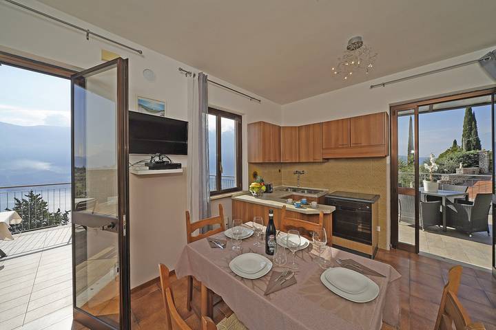 Appartamento intero, Appartamento per vacanze "Maison du Pralonc - Cielo" con vista sul lago e sulle montagne in Pregasio, Tremosine