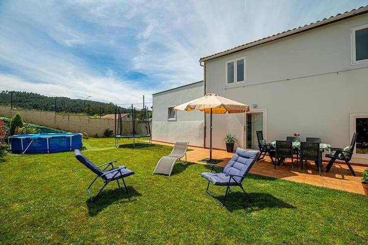 Casa de vacaciones para 6 personas, con vistas y jardín además de piscina para niños y piscina - 1