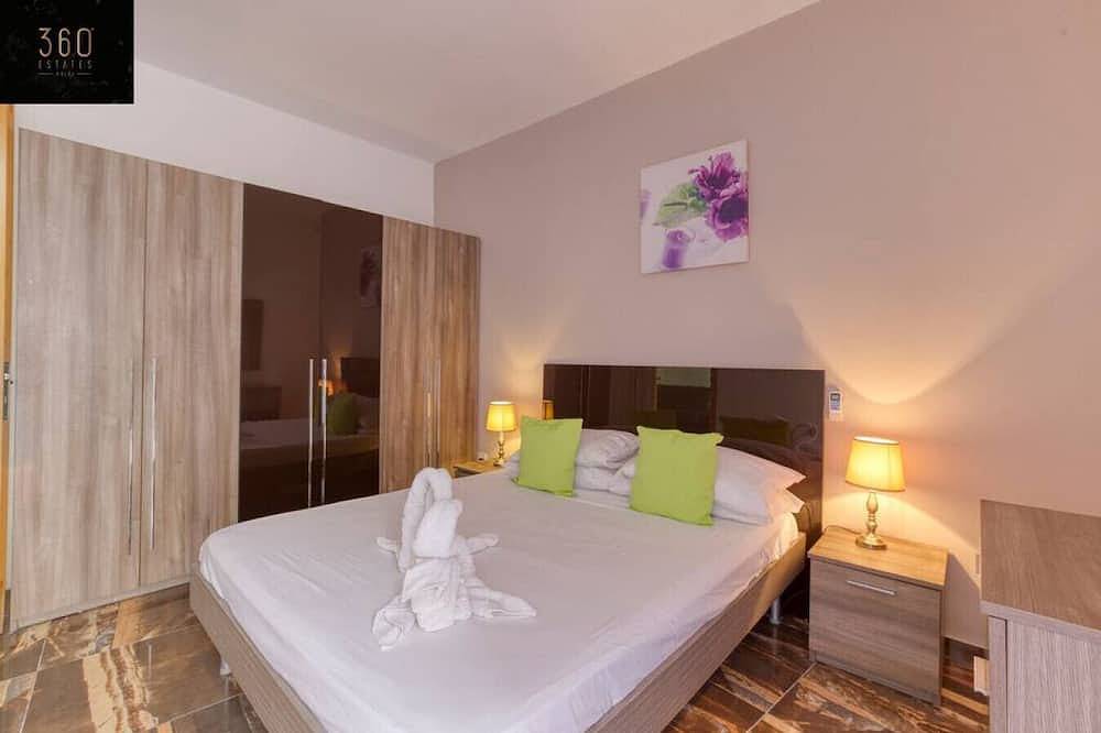 Apartamento inteiro, Central 4Br, massive Apt with private Pool & Bbq in Swieqi, Ilha de Malta