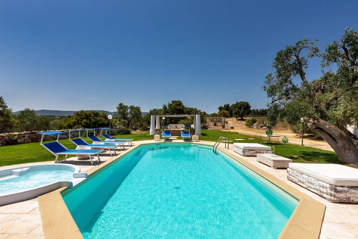 Gîte pour 13 personnes, avec piscine et jardin à Fasano - 4