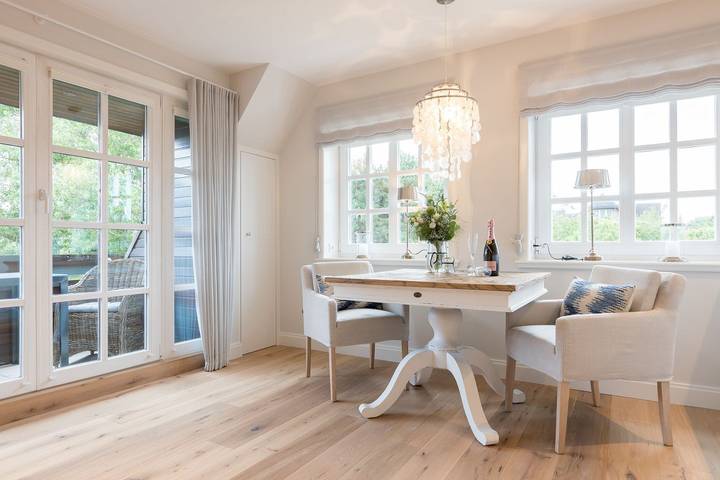 Ganze Wohnung, 2-Raum Appartement im Og- & Dg mit ca. 75m² Nutzfläche, Balkon und Stellplatz in Munkmarsch, Sylt (Gemeinde)