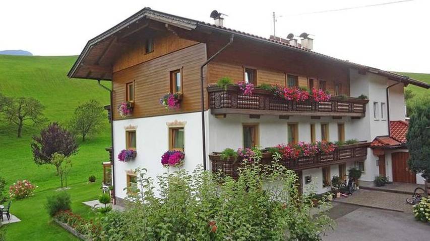 Gîte pour 5 personnes, avec jardin à Wiesing