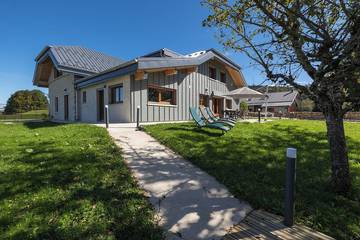 Location de vacances pour 14 personnes, avec jacuzzi ainsi que terrasse et jardin à Foncine-le-Haut