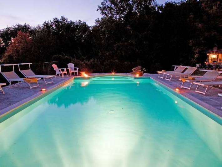 Location de vacances pour 10 personnes, avec piscine ainsi que balcon et jardin à Poppi - 2