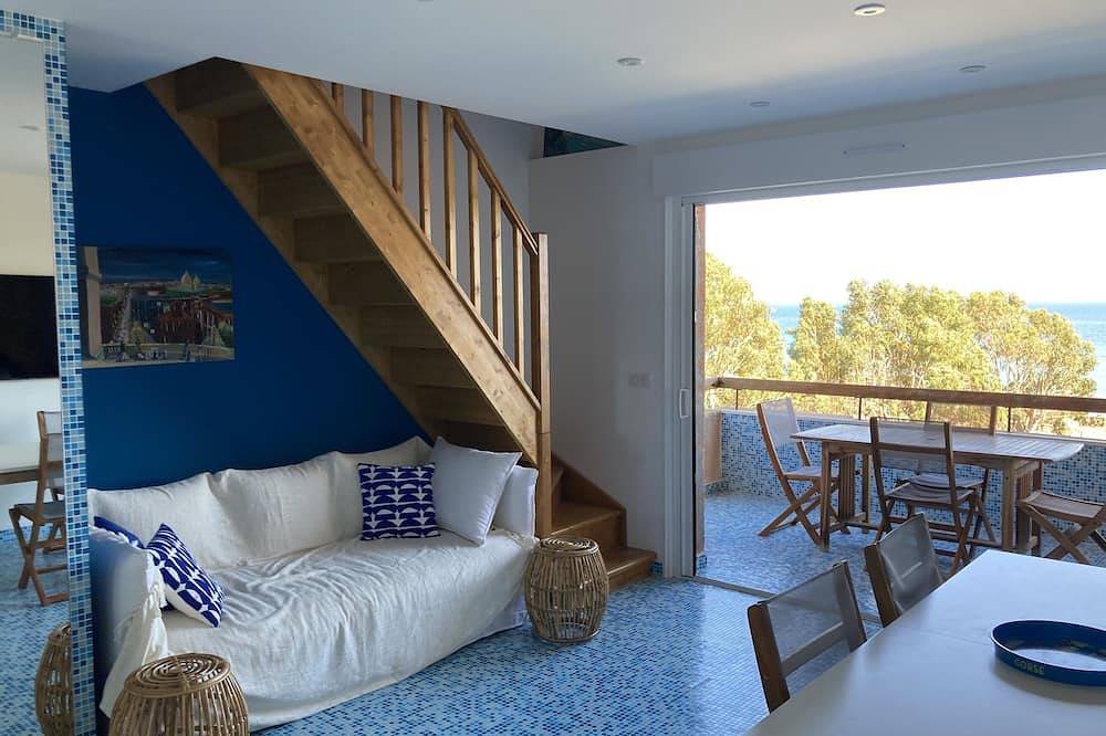 Appartement entier, Duplex terrasse vue mer à 3min à pieds des plus belles plages in Ajaccio, Golfe D'Ajaccio