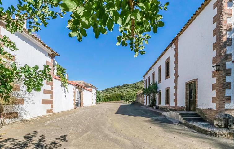 Casa de vacaciones para 20 personas, con vistas además de piscina y jardín, Se admiten mascotas en Sierra Morena - 4