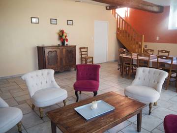 Gîte pour 8 personnes, avec terrasse et piscine dans Marne