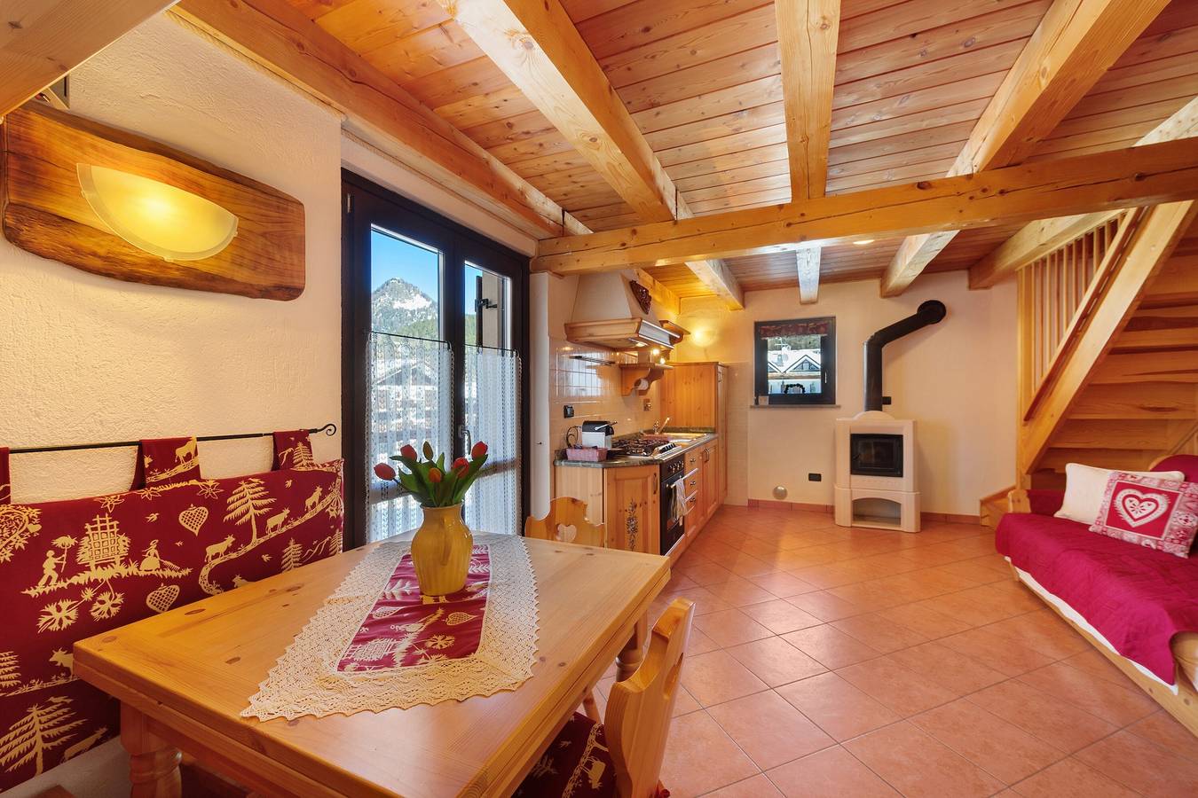 Apartamento entero, Apartamento 'La Maison De Marguerite' con vistas a la montaña, jardín y balcón in Les Pleiades, Comune di Saint-Vincent