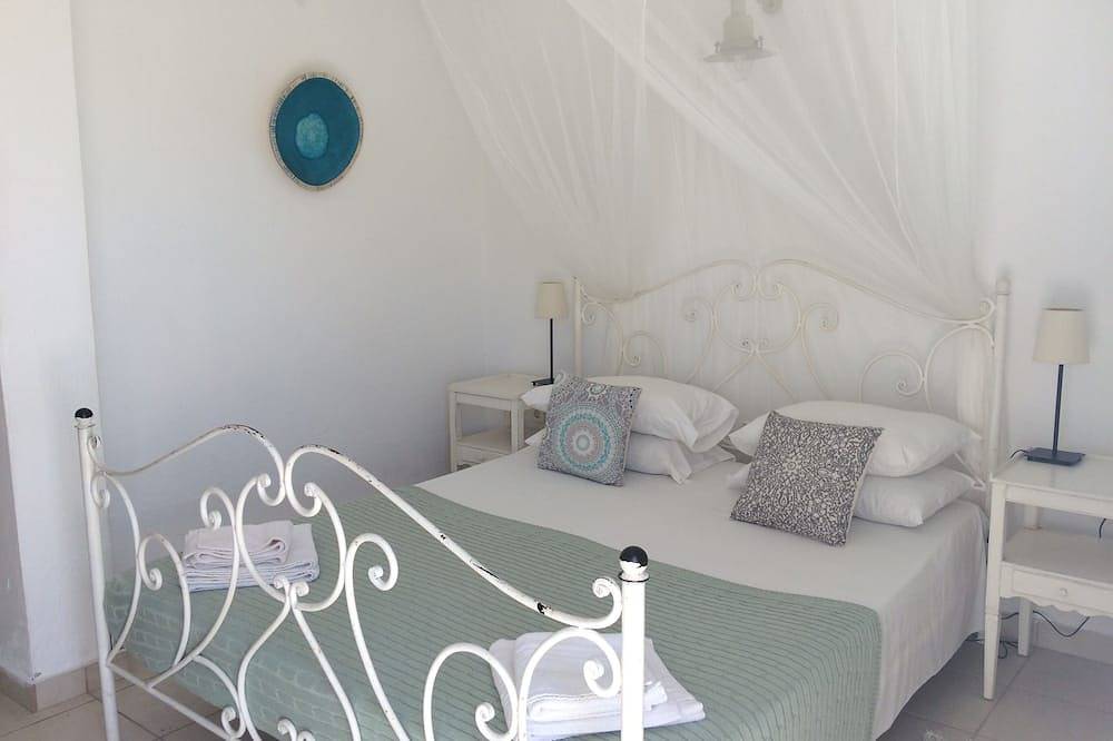 Skiathos Villa with Private Pool overlooking Beach in Sporades