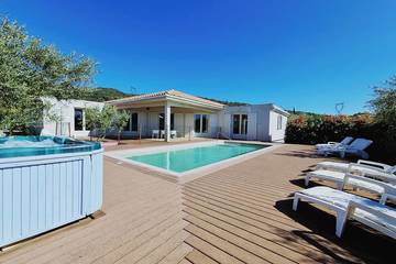 Cottage pour 8 personnes, avec terrasse ainsi que jardin et jacuzzi, animaux acceptés à Oupia