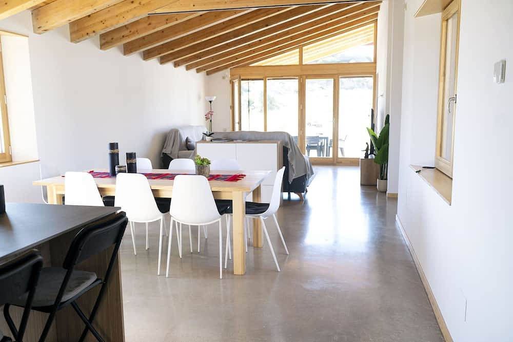 Can Mireia Arnes · Els Ports · Free Swimming Pool in Arnes, Terra Alta