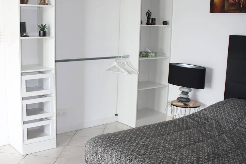 Entire apartment, Charming gite in a mountain villa in Gilette, Nice region