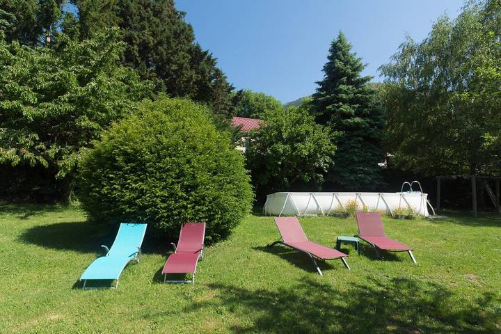 Gîte pour 5 personnes, avec Terrasse ainsi que Jardin et Piscine
