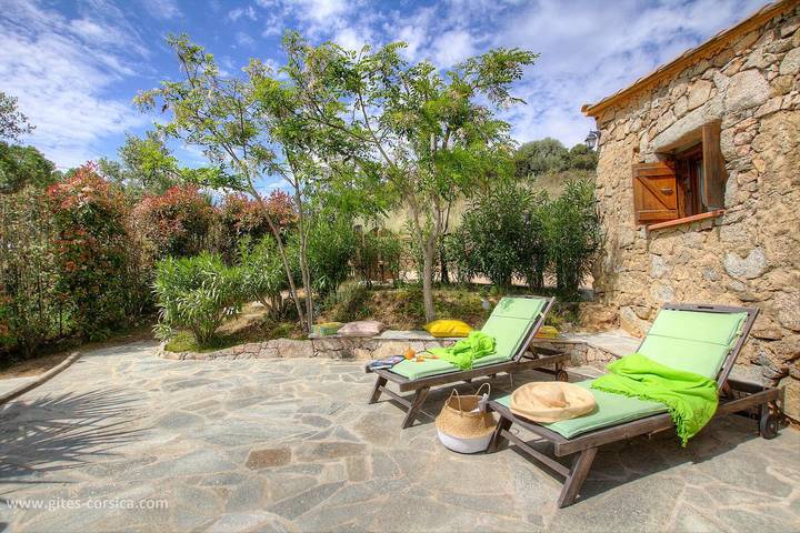 Gîte pour 4 personnes, avec Terrasse et Jardin à Sant'Andréa-d'Orcino
