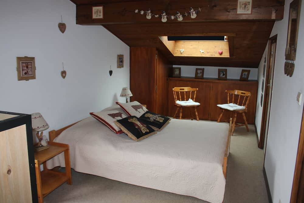 Entire apartment, Apartment sleeps 6 with mezzanine in Combloux, Pays du Mont-Blanc