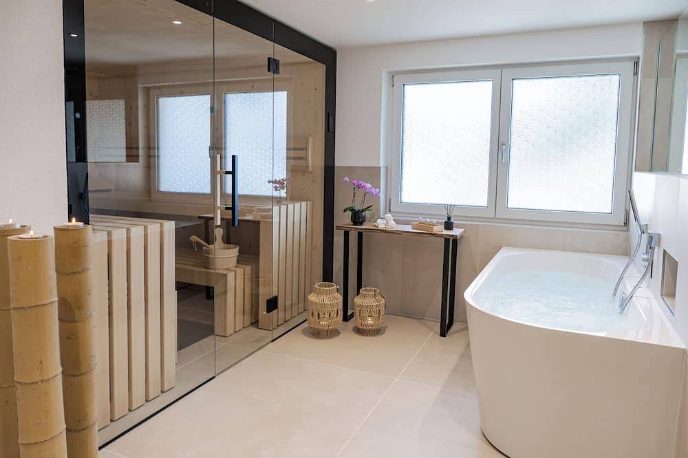 Ganze Wohnung, Deluxe-Ferienwohnung mit eigener Sauna und Whirlpool im Südschwarzwald in Rickenbach, Südschwarzwald