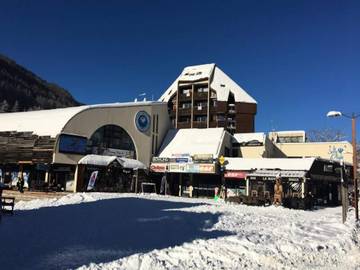 Gîte pour 4 personnes, avec balcon, animaux acceptés dans Office De Tourisme De Serre Chevalier Bureau De Saint Chaffrey