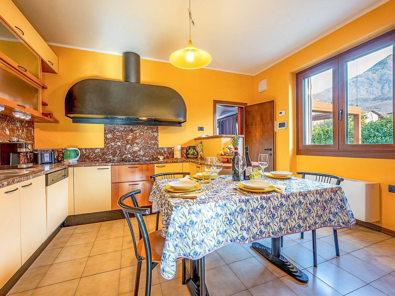 Iris Ferienhaus mit Garten in Colico, Orobie Alpen West