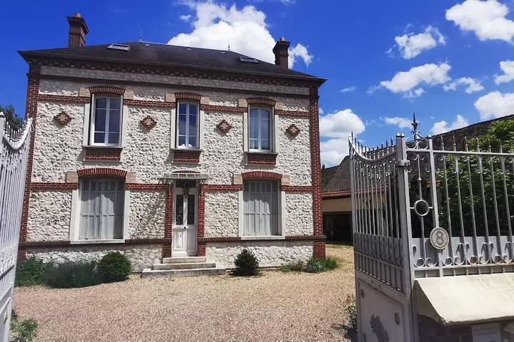Location de vacances pour 8 personnes, avec vue et jardin à Fontaine-sous-Jouy - 3