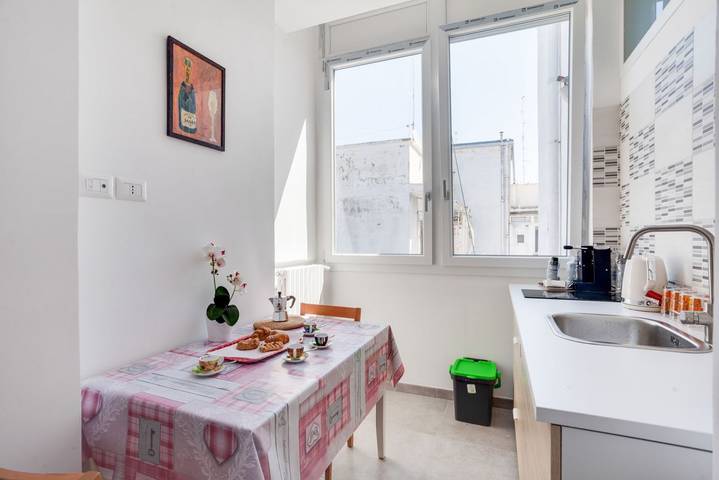Appartement entier, Appartement de vacances pour 4 personnes avec balcon/terrasse in Bari, Province de Bari