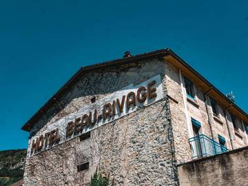 Hôtel pour 2 personnes, avec terrasse et piscine, animaux acceptés à Pont-en-Royans