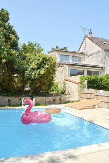 Cottage pour 12 personnes, avec vue ainsi que piscine et jardin à Auneau