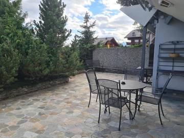 Gîte pour 6 personnes, avec vue ainsi que terrasse et piscine, animaux acceptés à Lens (Suisse)