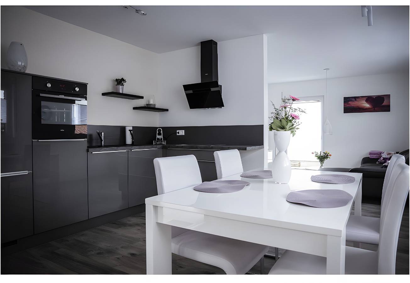 Ganze Wohnung, Ferienwohnung 'Bra Wa' mit Bergblick, privater Terrasse und Wi-Fi in Ettenheim, Hochschwarzwald