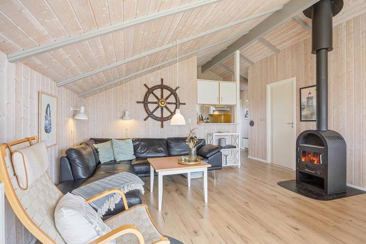 Gemütliches Ferienhaus in Nr. Lyngvig in Nachbarschaft zum Fjord in Nørre Lyngvig, Hvide Sande