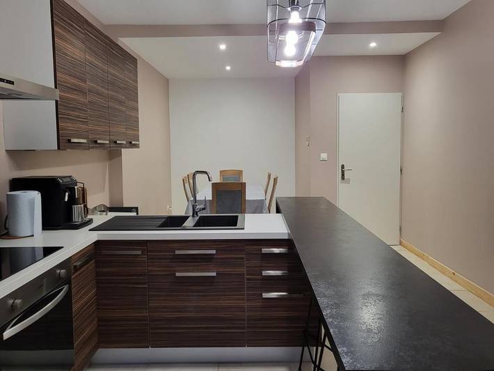 Gîte pour 10 personnes, avec terrasse et piscine à Le Breuil