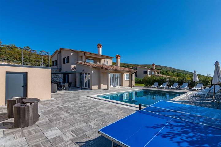 Villa pour 10 personnes avec piscine in Raša, Côte Est de l'Istrie