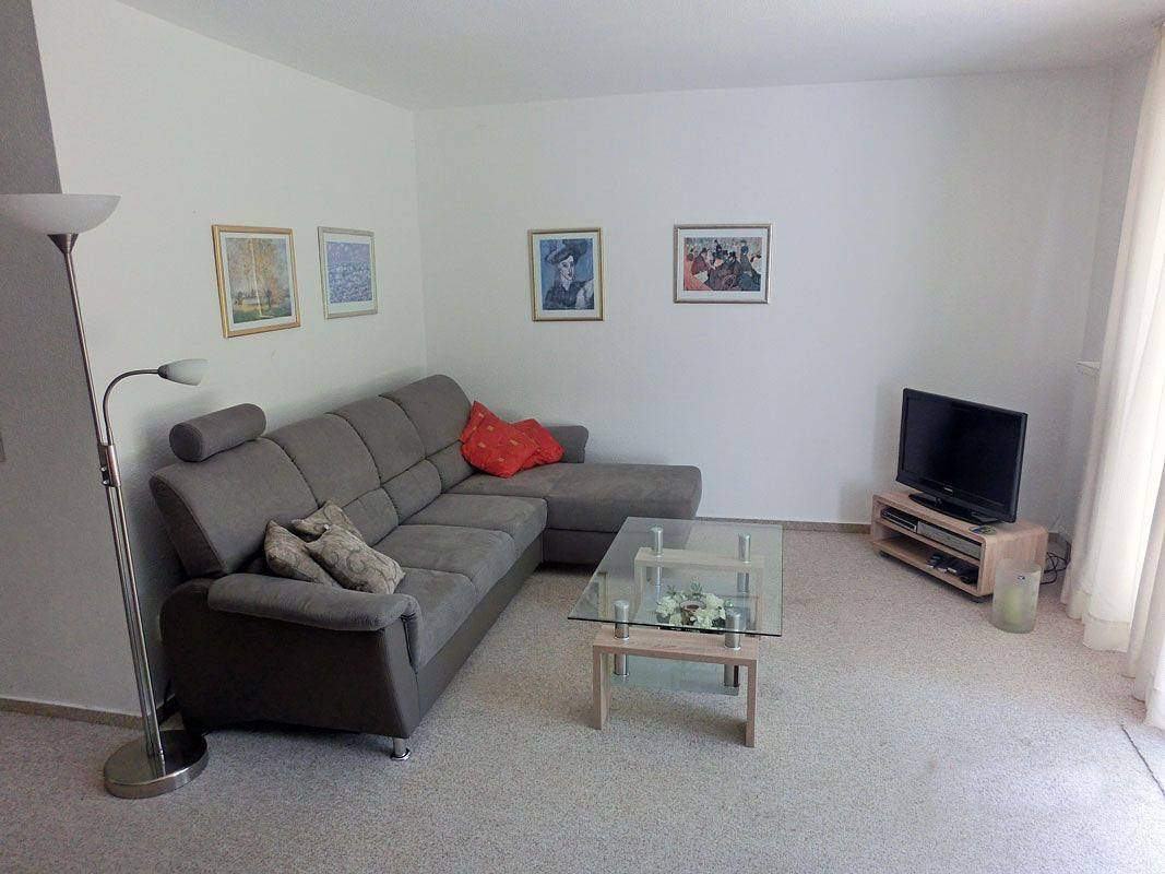 Apartamento entero, Parterre Ferienwohnung in sehr ruhiger Lage mit Waschmaschine, Terrasse in Wiek, Rügen