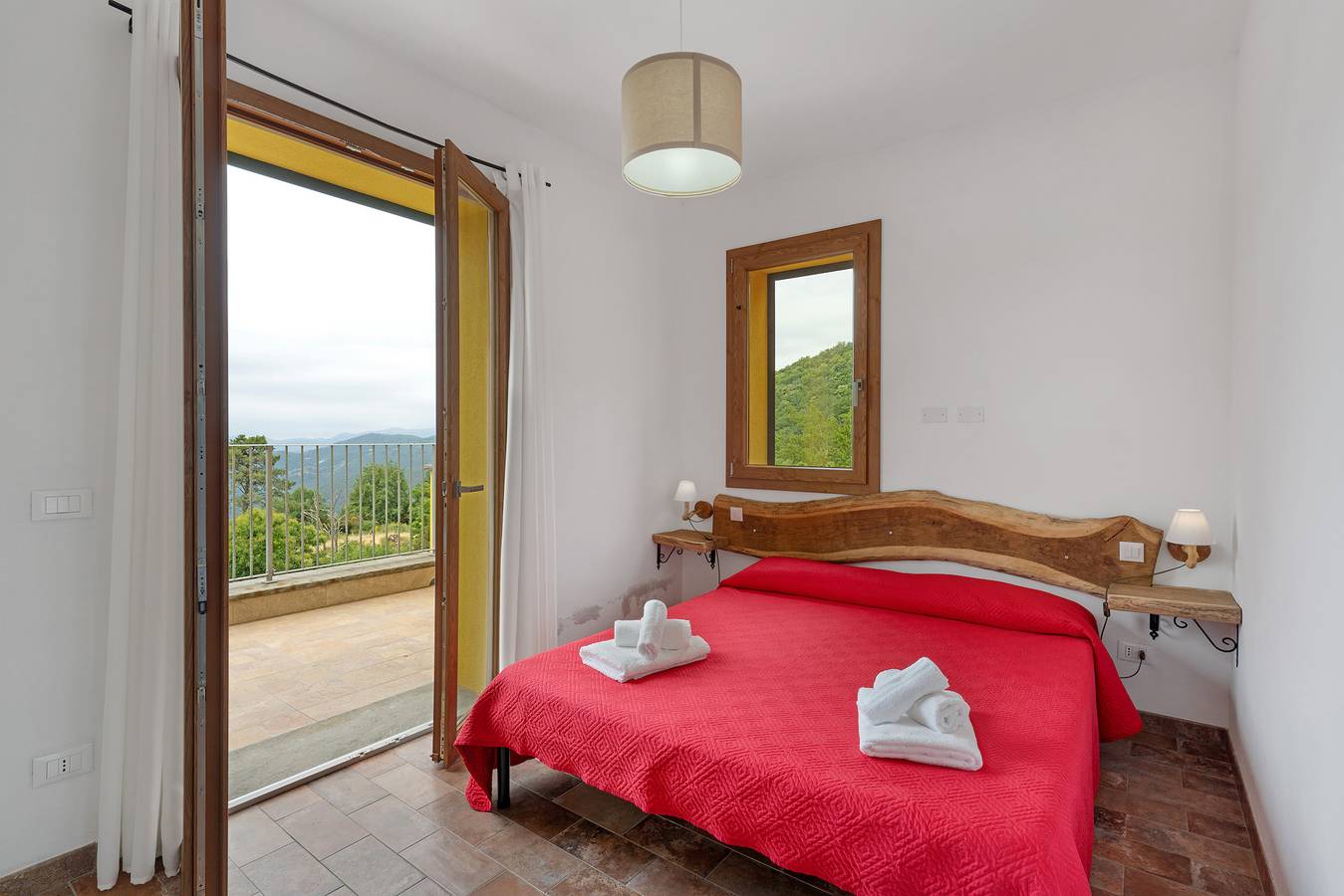 Cały apartament, Apartment 'Camera 2' with Mountain View, Private Terrace and Wi-Fi in Zignago, Prowincja La Spezia