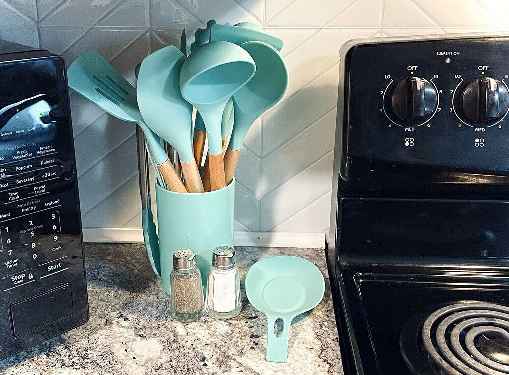 Ganze Wohnung, Relax at Redberry House—just blocks from downtown and Lake Mi beaches in Manistee, Manistee County