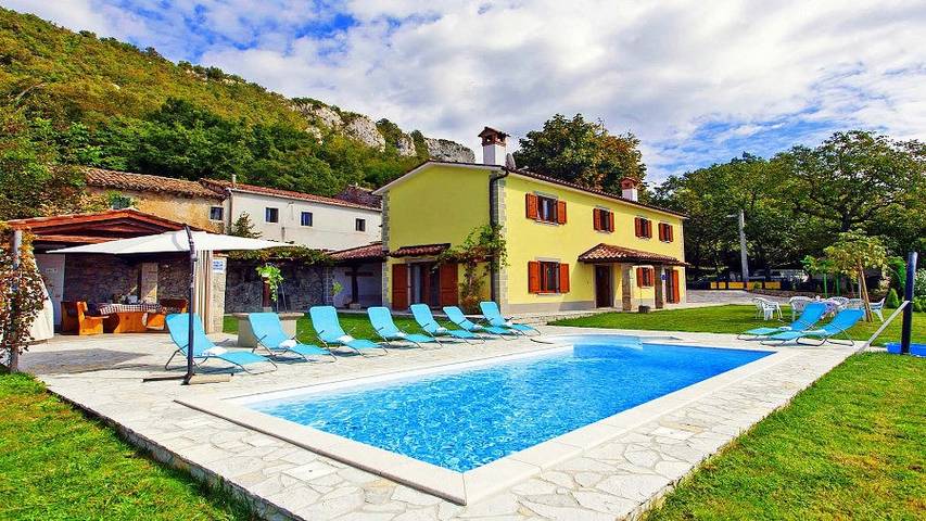 Ferienhaus für 8 Personen, mit Garten und Pool
