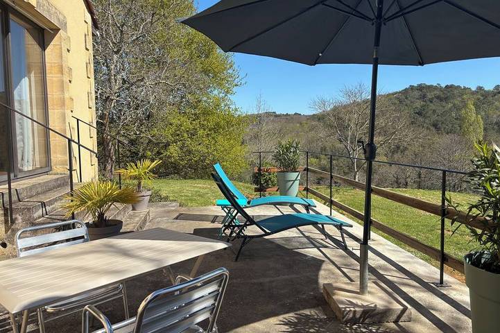 Location de vacances pour 2 personnes, avec jardin et terrasse à Prats-de-Carlux