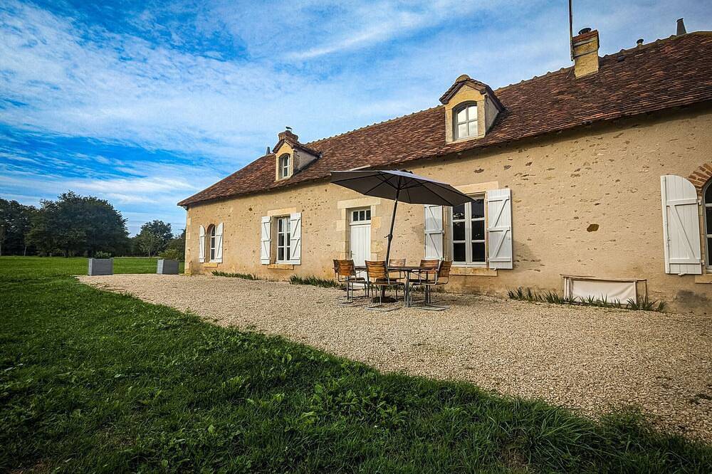 Maison de vacances en Brenne avec piscine partagée, grand jardin et tout confort inclus in Bélâbre, Région de Le Blanc