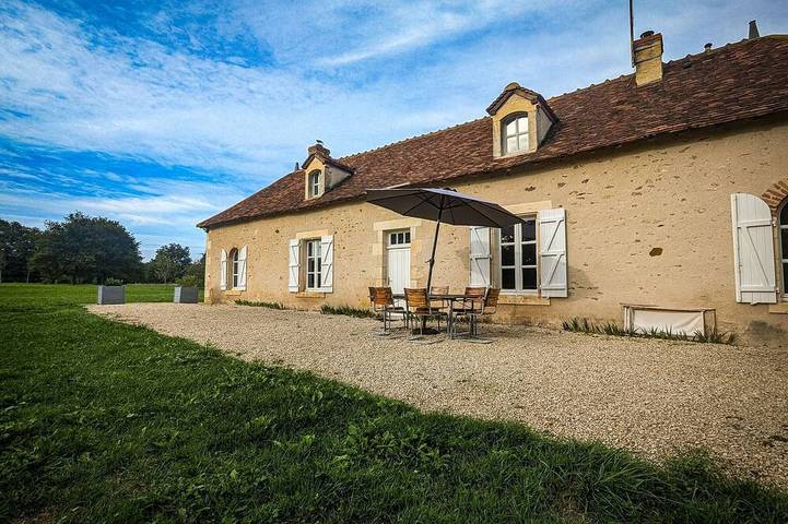 Gîte pour 6 personnes, avec piscine et jardin