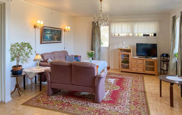 Ferienhaus für 6 Personen mit Terrasse in Gjemnes, Nördliches Fjordnorwegen