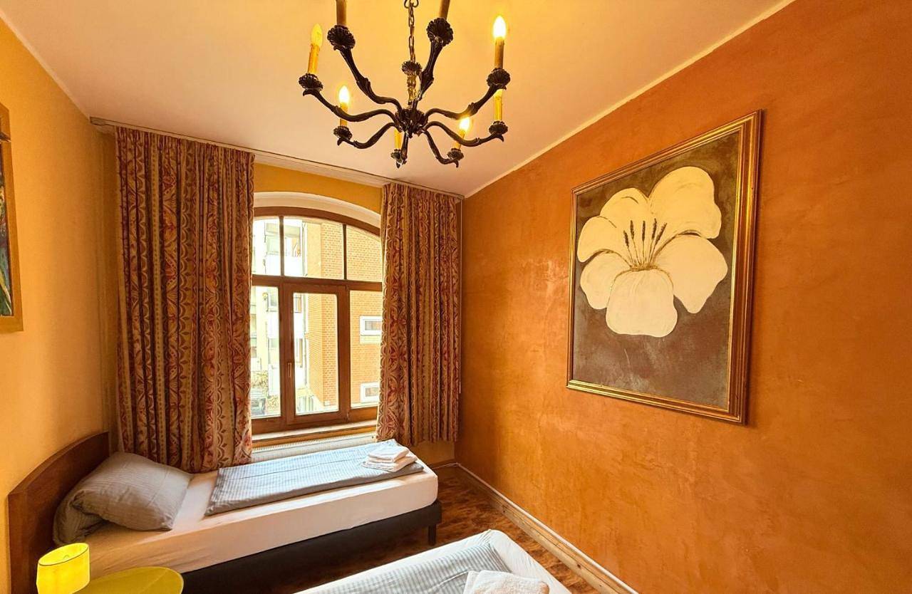 Ganze Ferienwohnung, Deluxe Apartment in Linden-Limmer, Hannover
