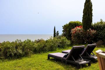 Location de vacances pour 4 personnes, avec jardin et vue dans Agay