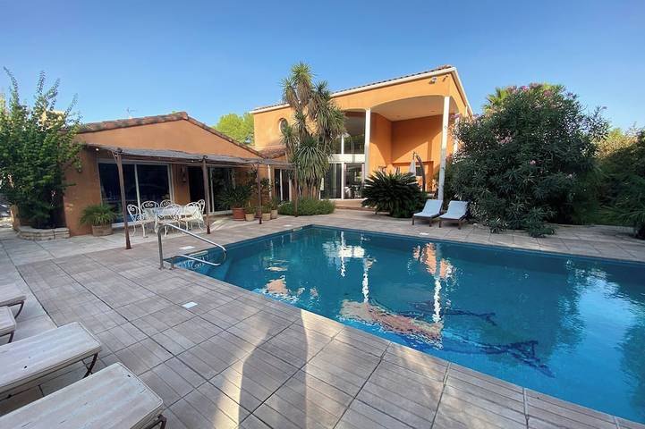 Maison de vacances pour 12 personnes, avec Terrasse et Jardin à Rognac