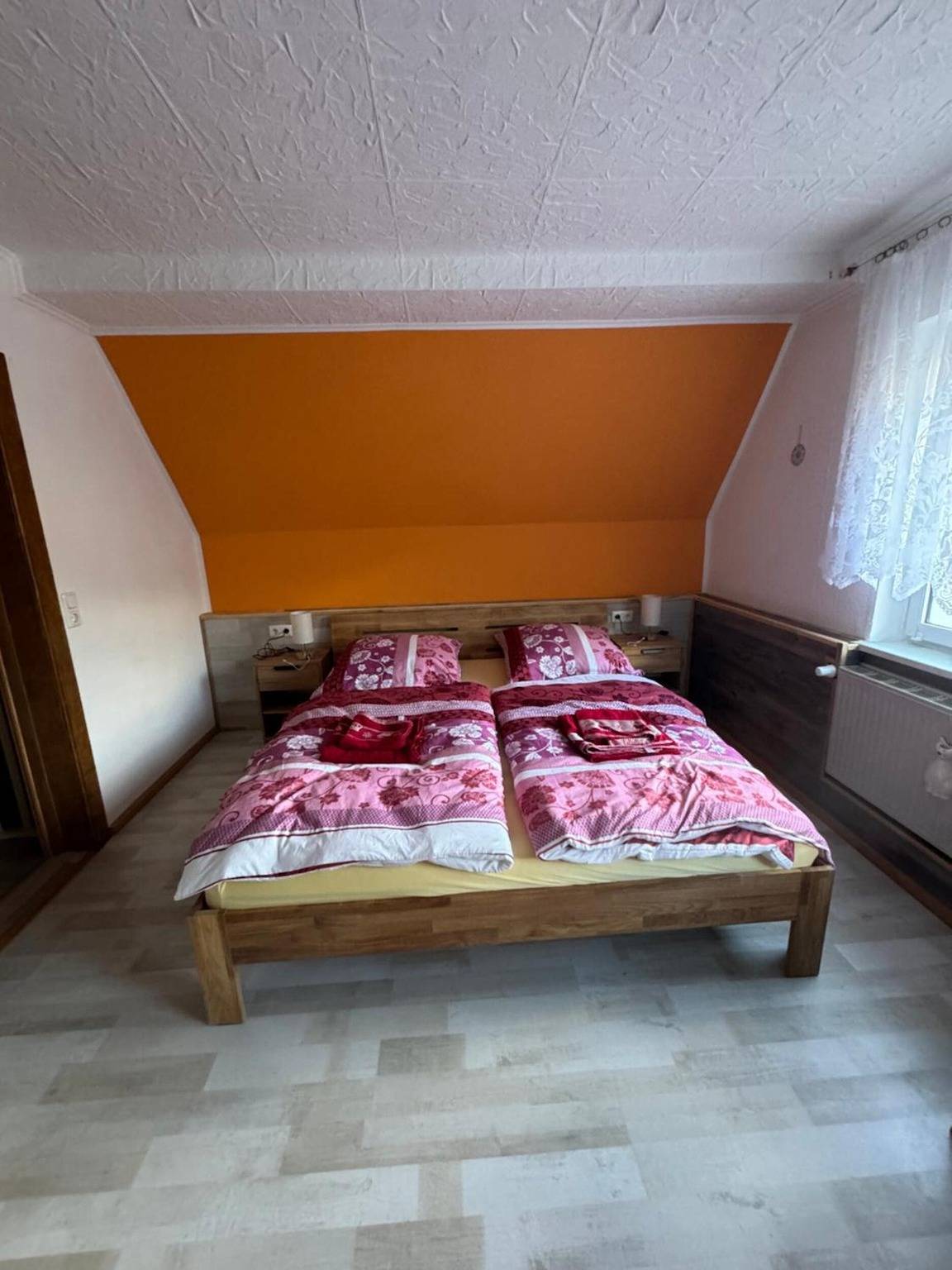 Ganze Wohnung, Apartment „Pfefferberg Mit Suite“ mit Gemeinschaftsterrasse, privatem Garten & Wlan in Ziegenrück, Thüringer Schiefergebirge